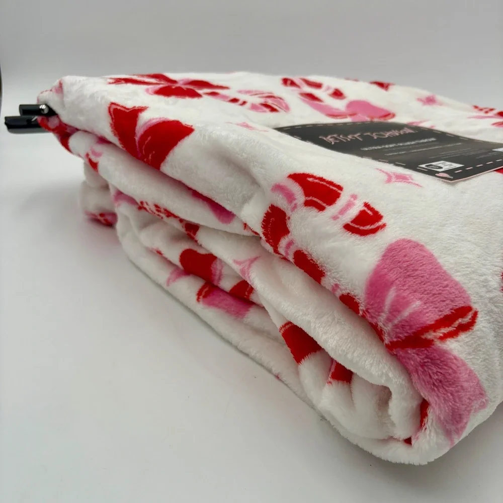 Betsey Johnson Plush Throw Christmas Blanket Candy Cane Bows‎ Soft Cozy Holiday